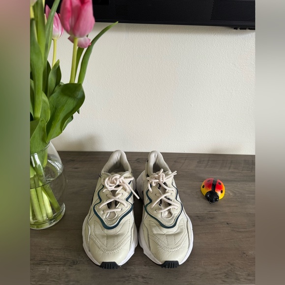 Adidas shoes - Picture 1 of 5